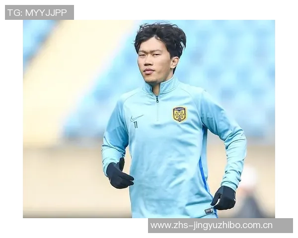 足球明星阿兰亲笔签名珍藏品揭晓引发球迷热议与追捧